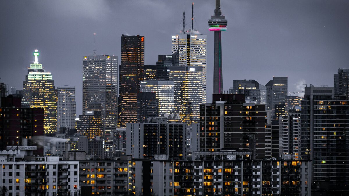 View of the Toronto skyline along the shore of Lake Ontario, illustrating immigration to Ontario